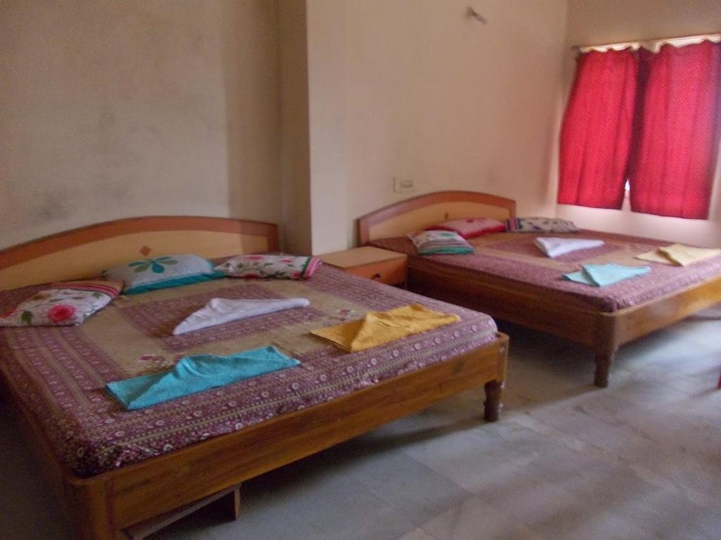 Rishaan Guest House Puri Habitación foto