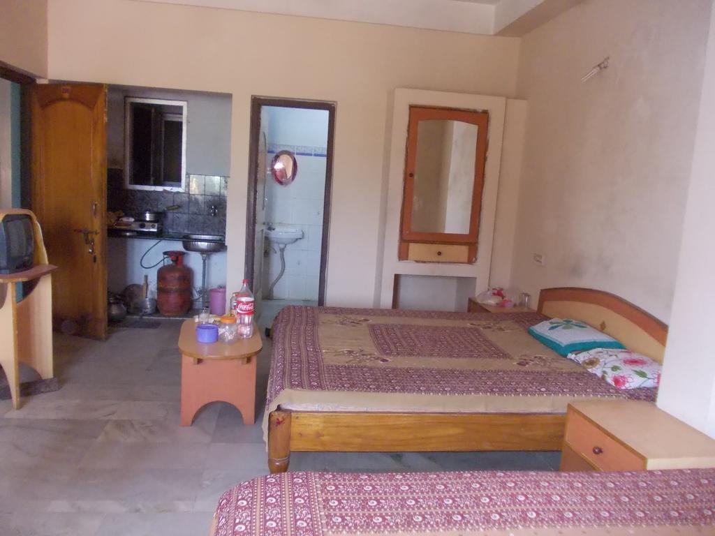 Rishaan Guest House Puri Habitación foto