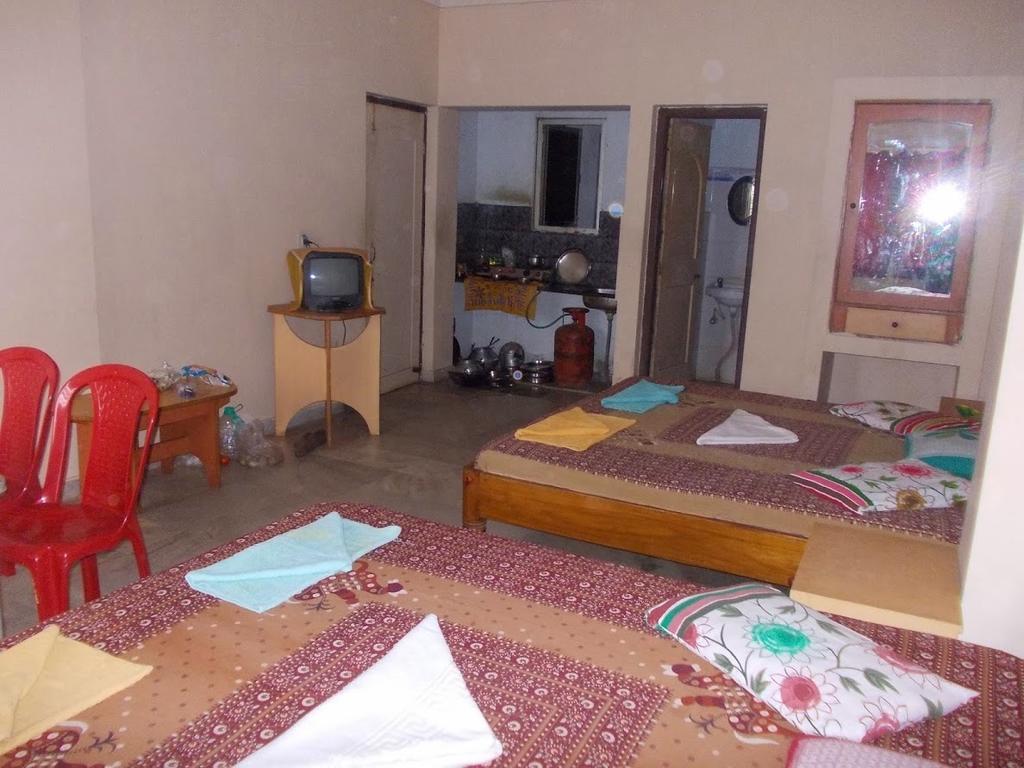 Rishaan Guest House Puri Habitación foto
